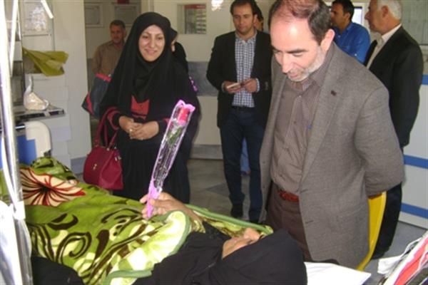 عیادت از بیماران بستری در بیمارستان الزهرا(س) گیلانغرب به مناسبت هفته سلامت