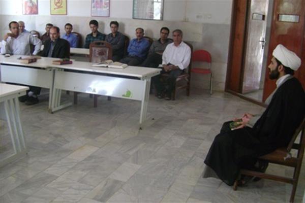 برگزاری کلاس آموزش قرآن واحکام به مناسبت ماه مبارک رمضان در شبکه بهداشت ودرمان شهرستان گیلانغرب