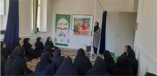 جلسه آموزشی به مناسبت هفته سلامت بانوان جهت زنان تحت پوشش بنیاد شهید شهرستان گیلان غرب