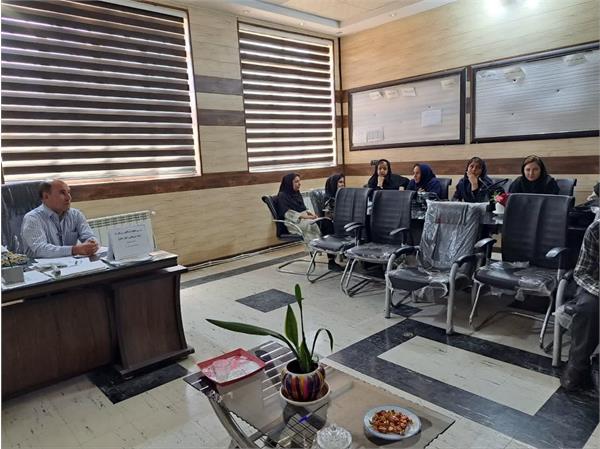 بررسی عملکرد ماماهای شهرستان گیلانغرب در زمینه غربالگری سرطان سینه ،سرویکس و کولورکتال