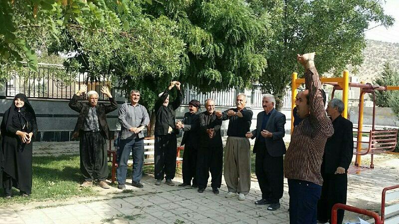 برگزاری هفته سلامت سالمندان در مرکز بهداشت شهرستان گیلان غرب