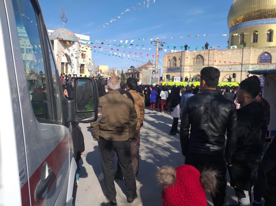 حضور تیم پزشکی مرکز بهداشت شهرستان گیلان غرب در مراسم راهپیمایی 22 بهمن